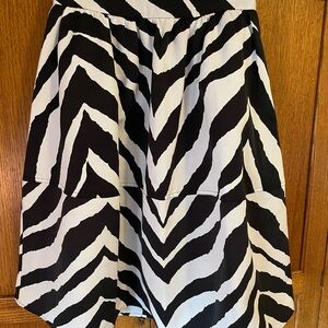 Express Black/White Zebra Skirt. Size 6